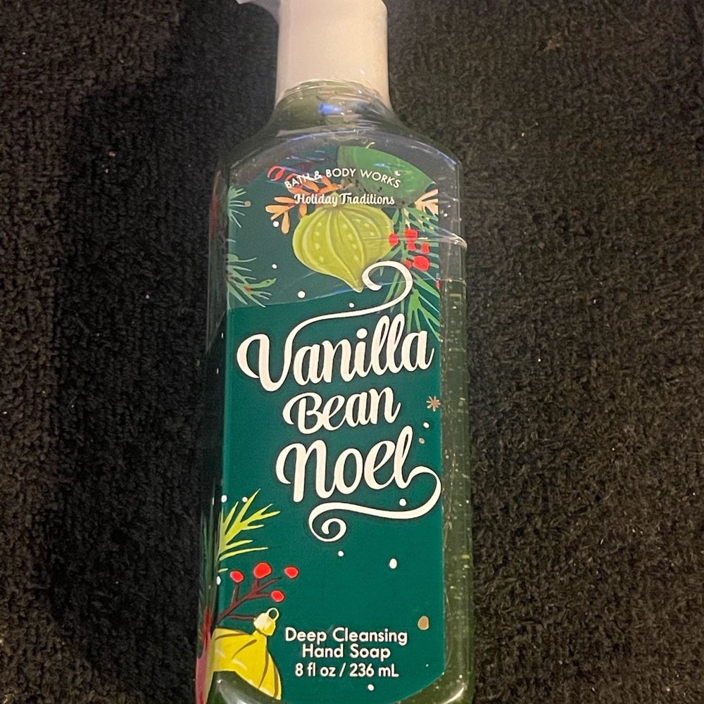 Bath & Body Works Vanilla Bean Noel Hand Soap - Festive Green